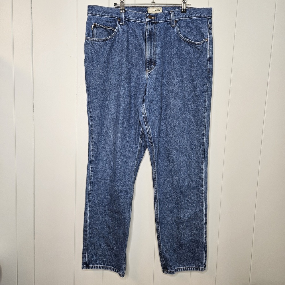 LL Bean Classic Fit Size 38 X 32 Mens